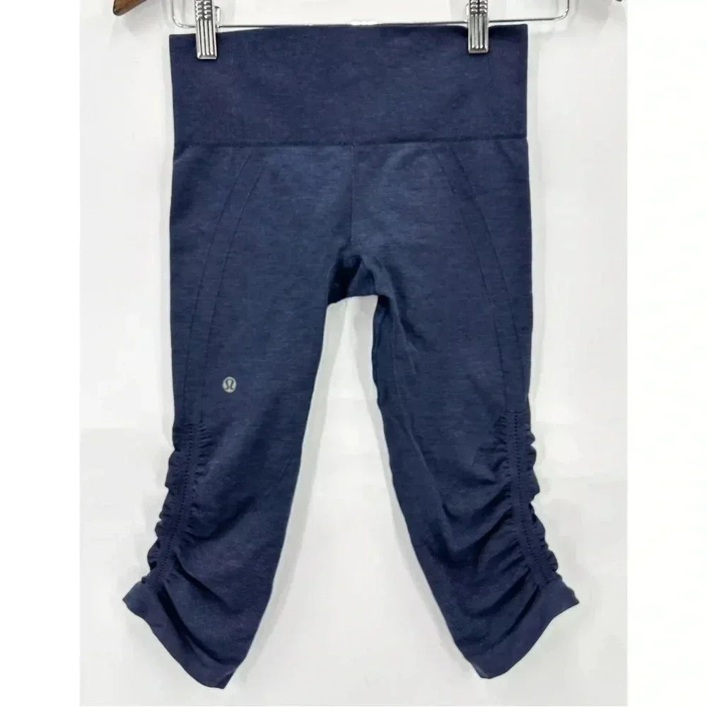 LULULEMON IN THE FLOW CROP II SEAMLESS NAVY CROP SIZE 6